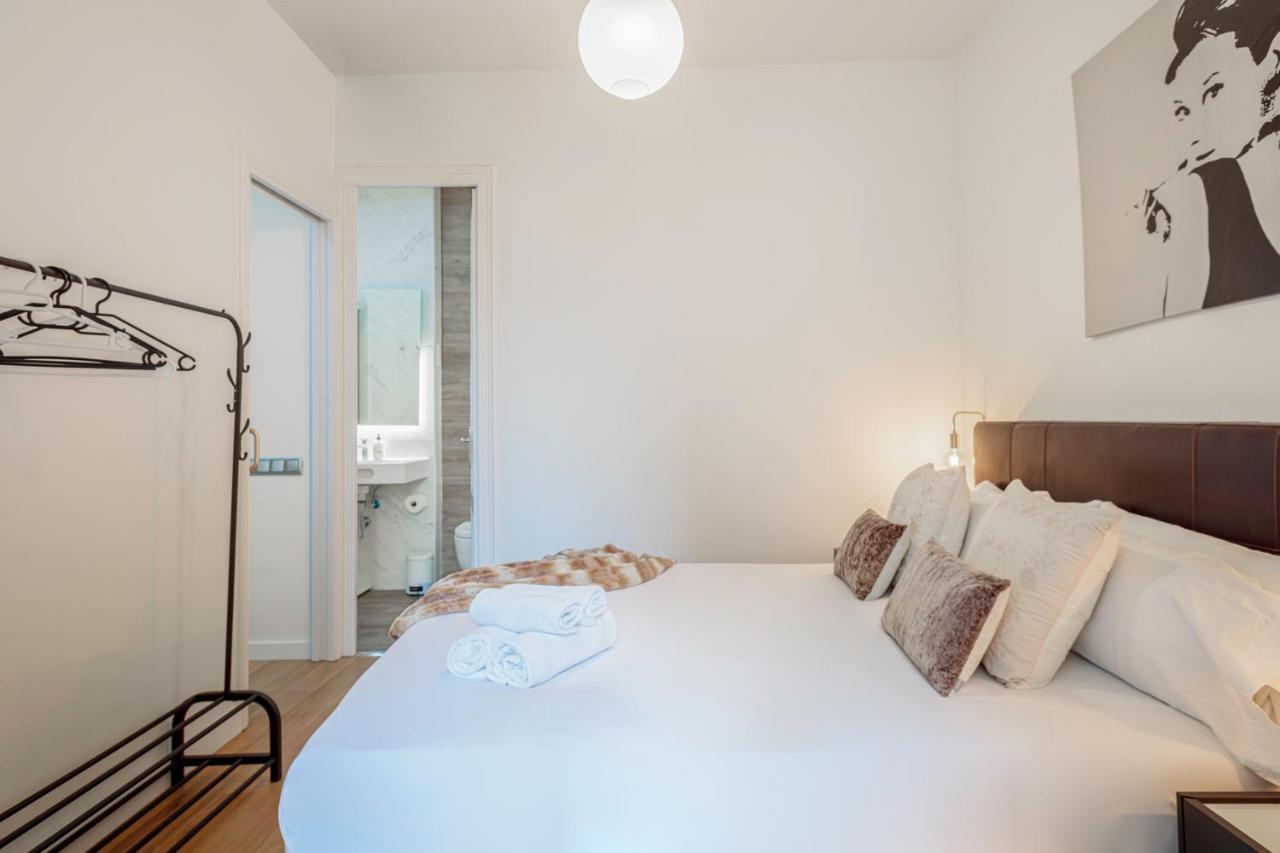 The Gaudi Suites II Barcelona Eksteriør billede