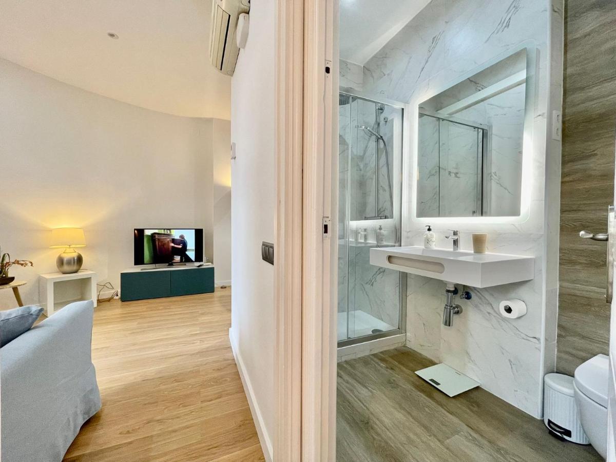 The Gaudi Suites II Barcelona Eksteriør billede