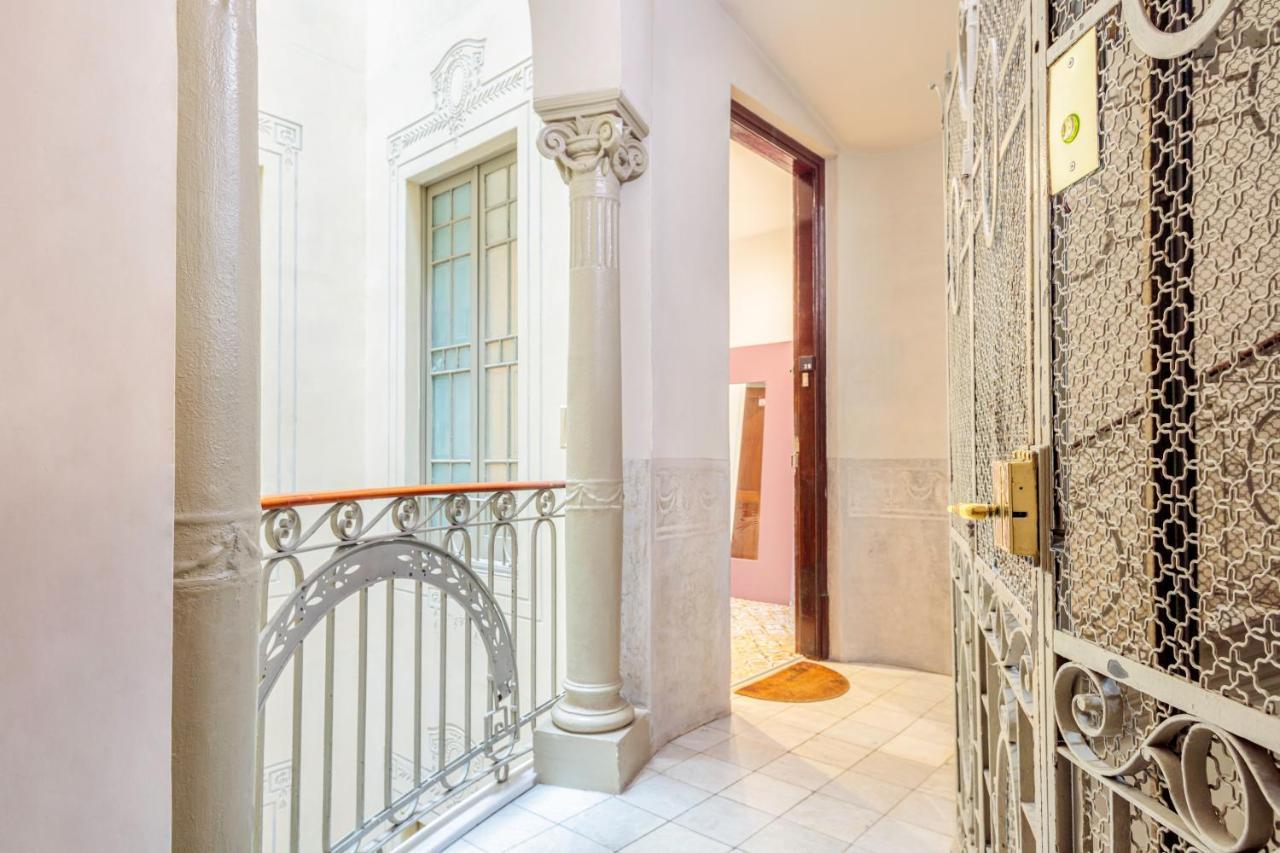 The Gaudi Suites II Barcelona Eksteriør billede