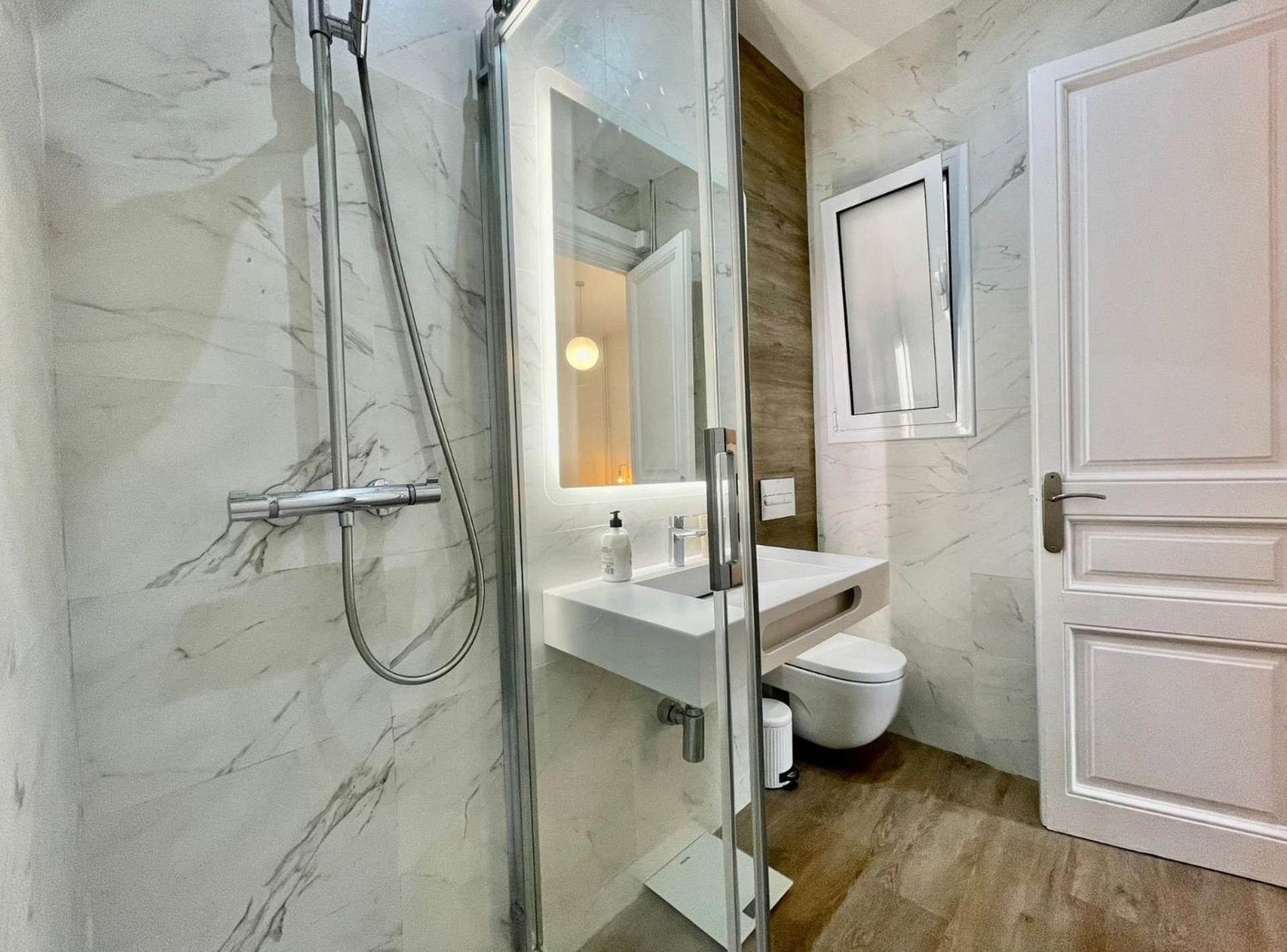 The Gaudi Suites II Barcelona Eksteriør billede