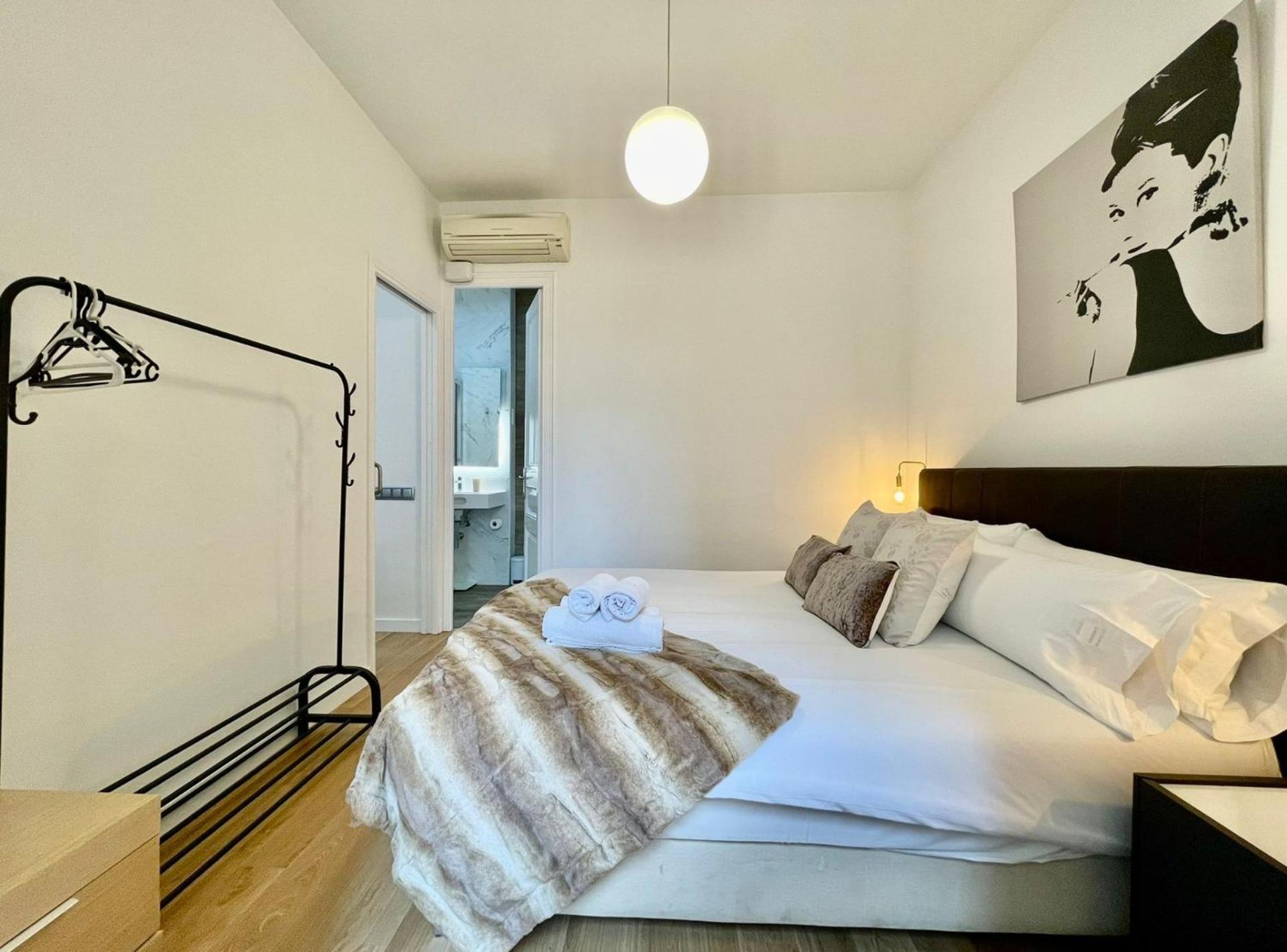 The Gaudi Suites II Barcelona Eksteriør billede